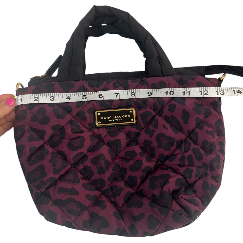 Marc Jacobs QUILTED NYLON MINI TOTE BAG IN BURGUNDY LEOPARD - Picture 3 of 9